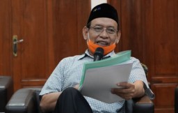 Risma Wajibkan Peserta UTBK Rapid Test, Ini Reaksi Rektor Unair