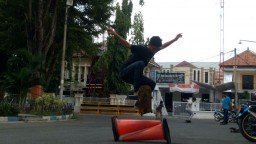 Komunitas Skateboard Kota Probolinggo Rutin Berlatih di Tengah Corona