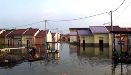 Banjir Luapan Kali Lamong Rendam Ratusan Rumah di Cerme Gresik