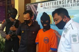 Ditinggal Salat Tarawih, Pemuda ini Curi Dua Handphone Milik Ustaz