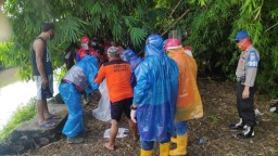 Mayat Perempuan Mengambang di Sungai Gegerkan Warga Mojokerto