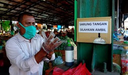 Makin Peduli Kesehatan, PIOS Sediakan Sarung Tangan Plastik Gratis