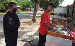 Bantu Orang Tua, Siswa SMK ini Jualan Bakso Selama Pandemi Corona