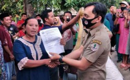 BKSDA Evakuasi Ular Piton 4,5 Meter yang Ditangkap Warga