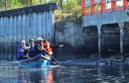 Machfud Arifin Prihatin Kondisi Sungai Wonorejo yang Tercemar dan Bau