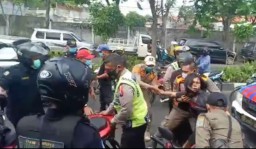 Begini Kronologi Diamankannya Pria Tak Bermasker Versi Linmas