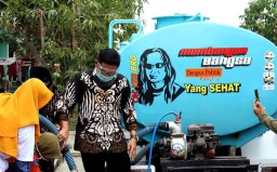 Krisis Air Bersih di Lamongan, YesBro Komitmen Keruk Waduk Desa