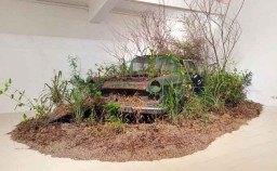 Terinspirasi Mobil Rongsokan, Seniman Gresik Ini Bikin Karya Instalasi