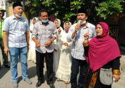 Sambang Warga Sidayu, Emak-emak Dukung Qosim-Alif
