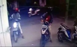 Ditinggal Belanja, Komplotan Bandit Motor ini Curi Motor Emak-emak