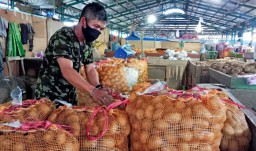 Pedagang Kentang di PIOS Optimis Jelang Pergantian Tahun