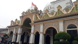 Ramai di Google Maps, Pengurus Masjid Pastikan Tak Ada Jalan Khofifah