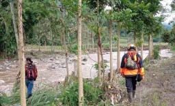Pasutri Dilaporkan Hilang Terseret Arus Kali Konto yang Meluap