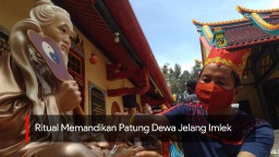 Video: Ritual Memandikan Patung Dewa Jelang Imlek