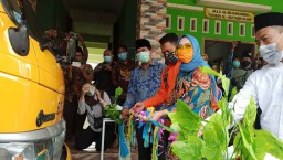 Bantuan Bus Sekolah untuk Tiga Pondok Pesantren di Ponorogo