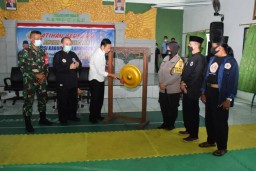Bupati Yuhronur Berikan Semangat kepada Pendekar Silat di Lamongan