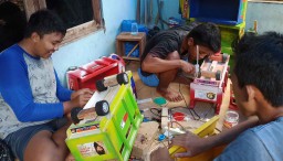 Kebanjiran Order Mainan Truk Oleng, Pria Ponorogo ini Karyakan 5 Siswa SMK