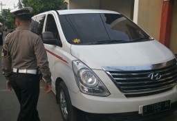 Mobil Travel Plat Hitam Bawa Penumpang Mudik ke Surabaya Ditahan