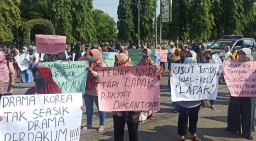 Pedagang Pasar Legi Ponorogo Demo, Pemkab Hentikan Pembagian Kunci