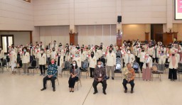 Terdampak Pandemi, 166 Mahasiswa UWKS Berprestasi Terima Beasiswa
