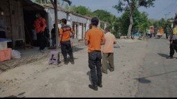 Rumah Ambruk di Ponorogo Menimpa Keluarga yang Asyik Nonton TV