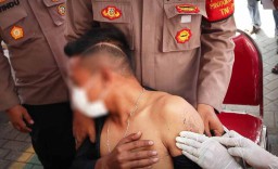 Kocak! Pria Bertato di Gresik Sempat Menolak Vaksin karena Ingin Move On