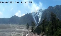 Pilihan Pembaca: 2 Spot Kawasan Bromo Terbakar hingga GU Pemusatan Latihan