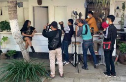 Puluhan Fotografer Hunting Foto Model Seksi di Gresik