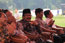 Polisi Usut Pengadaan Alkes, Gubernur Soekarwo: Itu Justru Baik
