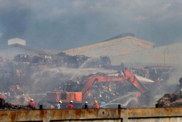 24 Jam, PMK Masih Pembasahan di Penyimpanan Bahan Baku PT Tjiwi Kimia