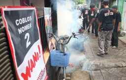 Cegah DBD di Musim Hujan, Banteng Ketaton Lakukan Fogging di Plemahan 