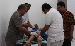 Puluhan Anak Ikut Khitan Massal di Surabaya