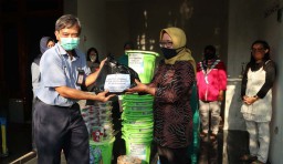 Senangnya Warga Kota Madiun Terima Bantuan dari INKA