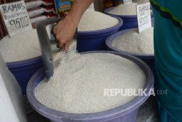 Bantuan Beras untuk Warga Surabaya Diminta Tak Dijadikan Alat Politik