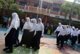 PTM di Surabaya Digelar September, DPRD Siap Tampung Laporan Soal Seragam Baru
