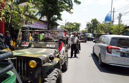 Pawai Artis di Bojonegoro: Nia Daniaty dan Dorce Dibawa ke Rumah Sakit
