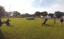 Polisi Tertabrak Mobil saat Simulasi Pengamanan Pemilu di Kota Blitar