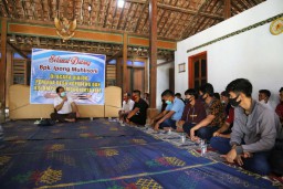 Ipong Bertemu Kaum Milenial: Sarasehan hingga Tabur Benih Ikan Lele