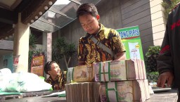 Jemaah Calon Haji di Tulungagung Serbu Tempat Penukaran Uang Riyal
