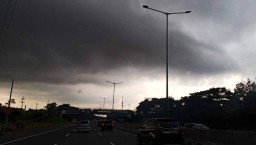 Tips Berkendara di Jalan Tol Ketika Hujan