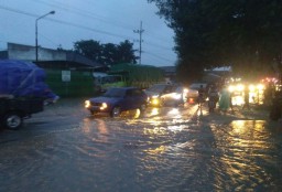 Jalur Pantura dan Sejumlah Rumah di Probolinggo Terendam Banjir