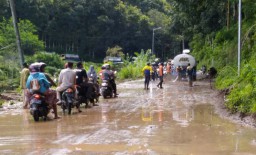 Sempat Tertutup Longsor, Jalur Trawas-Pacet Bisa Dilalui Kendaraan