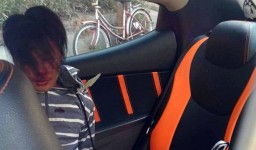 Terjebak Kemacetan Lampu Merah, Dua Jambret di Surabaya Dihajar Warga