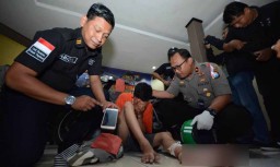 Lemparkan Helm saat Dikejar, Driver Ojek Online Perampas HP Ditembak