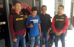 Dikejar Dua Pelajar, Jambret di Surabaya ini Tumbang ke Jalan