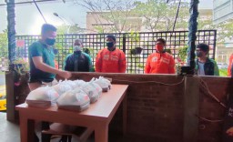 Bantuan Jamu Herbal untuk Warga Surabaya yang Sedang Isoman