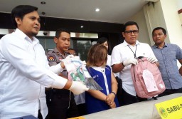Janda ini Selundupkan Tiga Paket Sabu 212 Gram ke Alat Kelaminnya