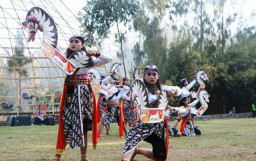 Khofifah Ingin Festival Jatilan di Gunung Bromo Jadi Agenda Rutin