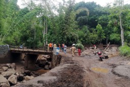Dua Jembatan di Pasuruan Ambrol Diterjang Banjir Bandang