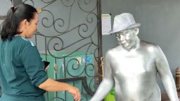 Kisah Joko, Manusia Silver asal Muncar, Banyuwangi
